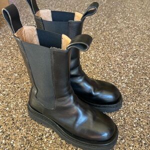 ✨Bottega Veneta 100% authentic Black Leather women Boots